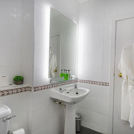 The Crown Hotel, Boroughbridge, North Yorkshire - The Coaching Group Hotell 3*